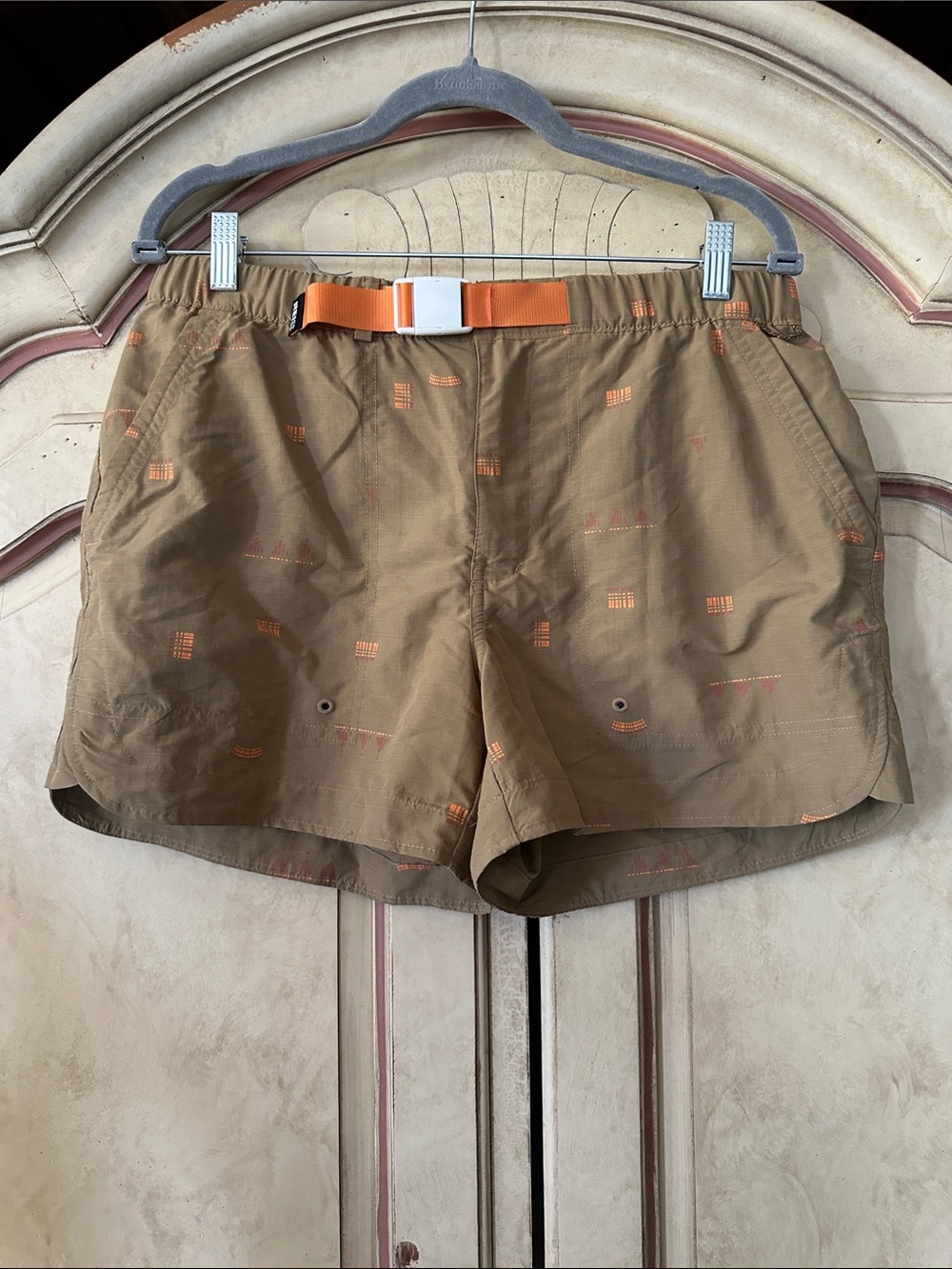 REI Hiking Athletic Shorts with Orange Belt size Medium